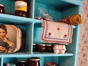 Oprema v Notranjski hiši: pohištvo v kuhinji Foto: Tanja Mojzer