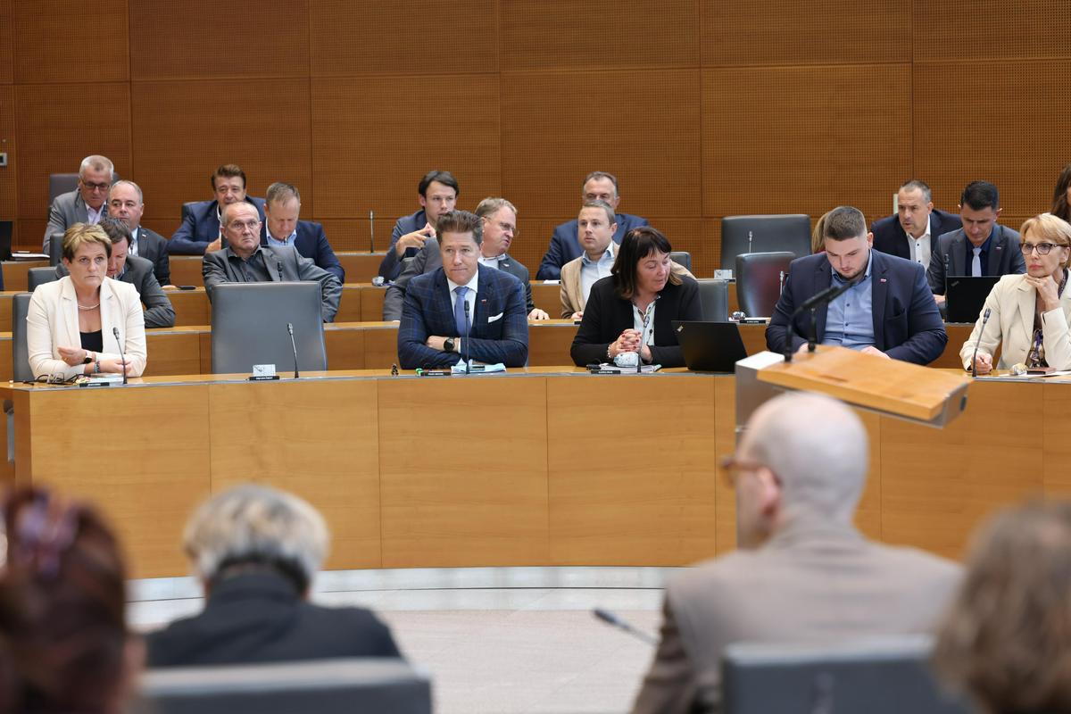 Poslanska skupina SDS-a. Foto: DZ/Matija Sušnik Poslanska skupina SDS-a. Foto: DZ/Matija Sušnik