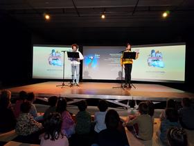 Interpretacija prvega dela radijske igre Zverinice na tretjem Avdiofestivalu v Cukrarni. Foto: Tanja Mojzer