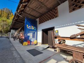 Vhod na razstavo Pravljična tehnika v Tehniškem muzeju Slovenije Foto: Tanja Mojzer