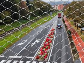 Nadhod za pešče in kolesarje Sonce pred stolpom Kristal. Foto: Tanja Mojzer