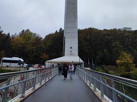 Nadhod za pešče in kolesarje Sonce pred stolpom Kristal. Foto: Tanja Mojzer