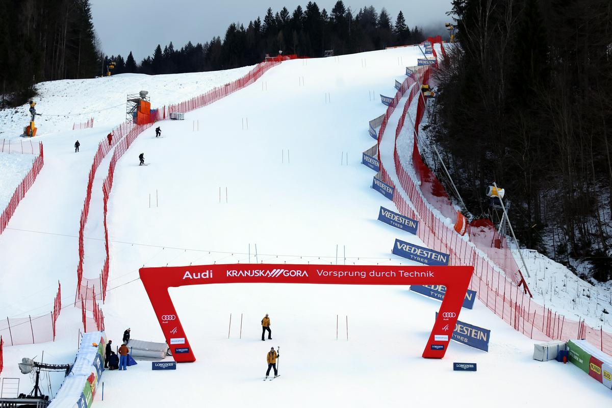 Ob 10.00: veleslalom (Ž) v Kranjski Gori