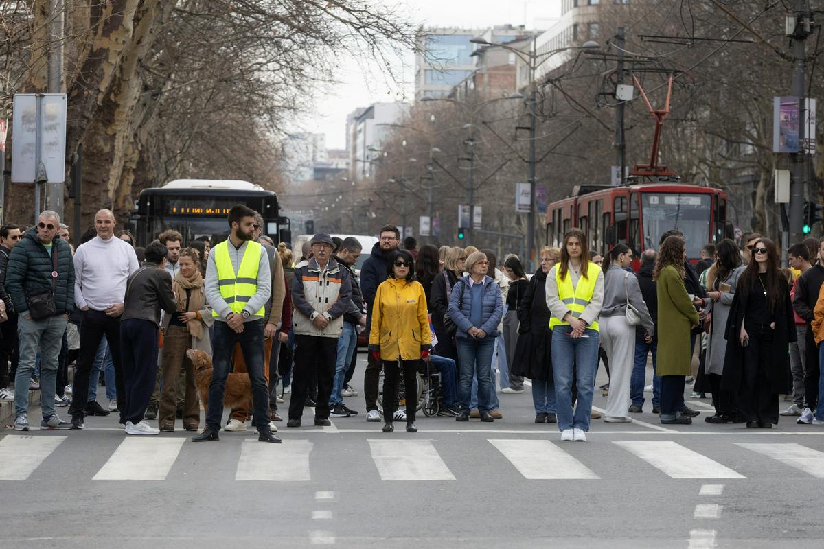 Študenti začeli dvodnevni protestni pohod iz Beograda v Novi Sad