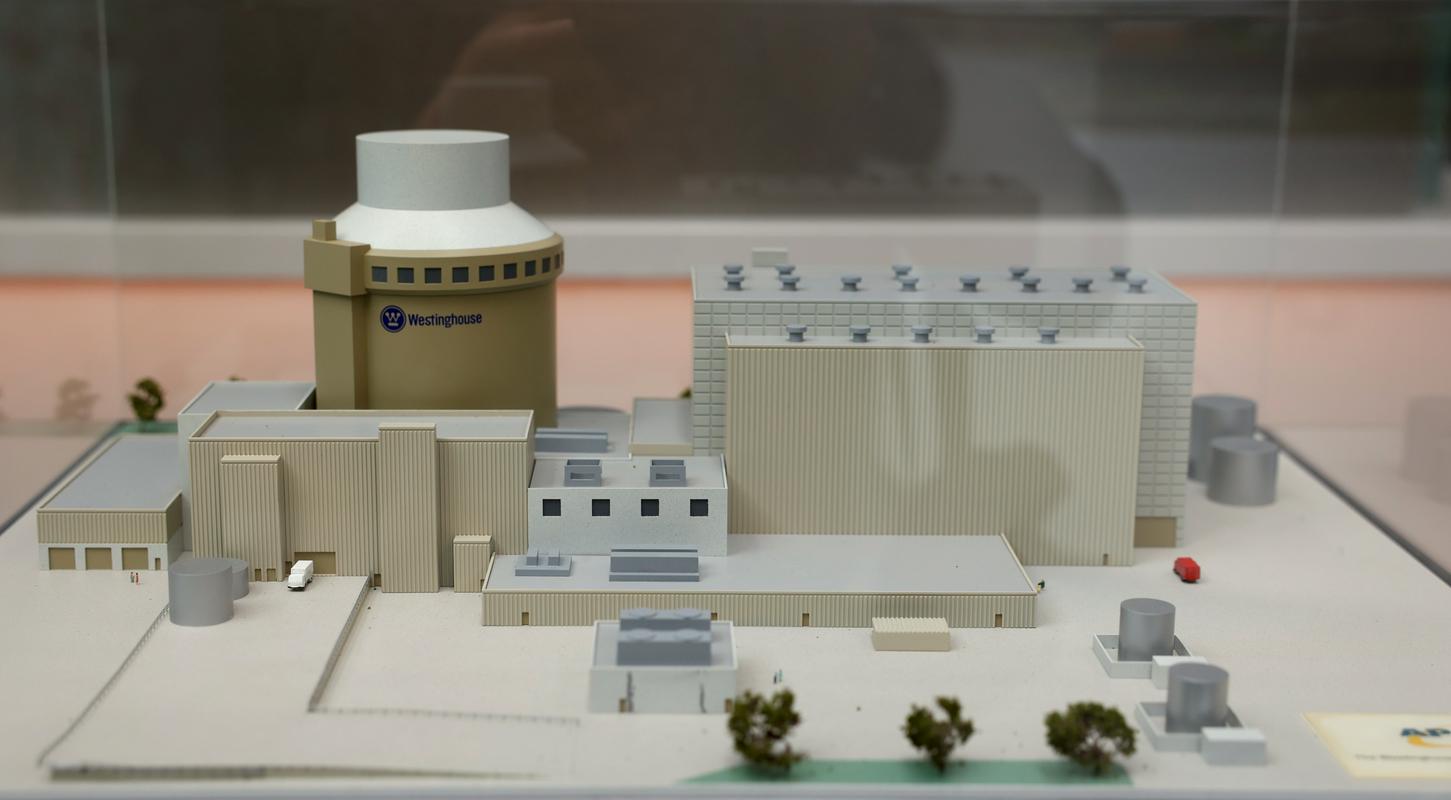 Osnutek medvladnega sporazuma razkriva naklonjenost ameriškemu dobavitelju za JEK 2