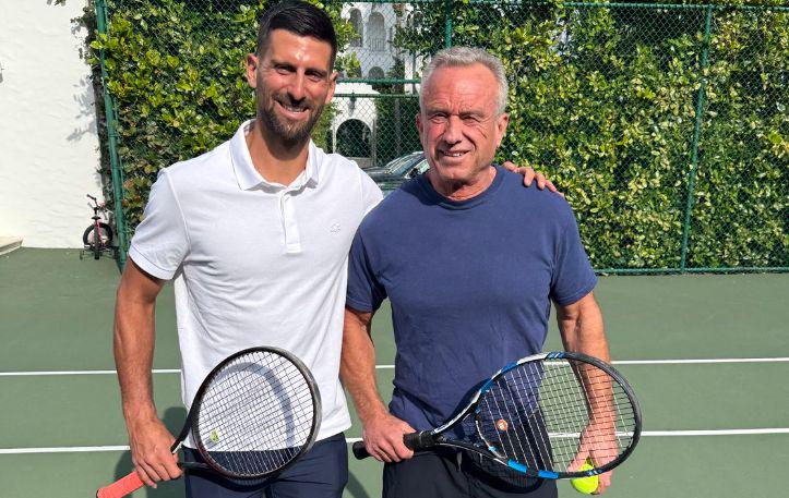 Novak Đoković prekrižal lopar s "proticepilskim" ameriškim ministrom za zdravje RFK-jem mlajšim