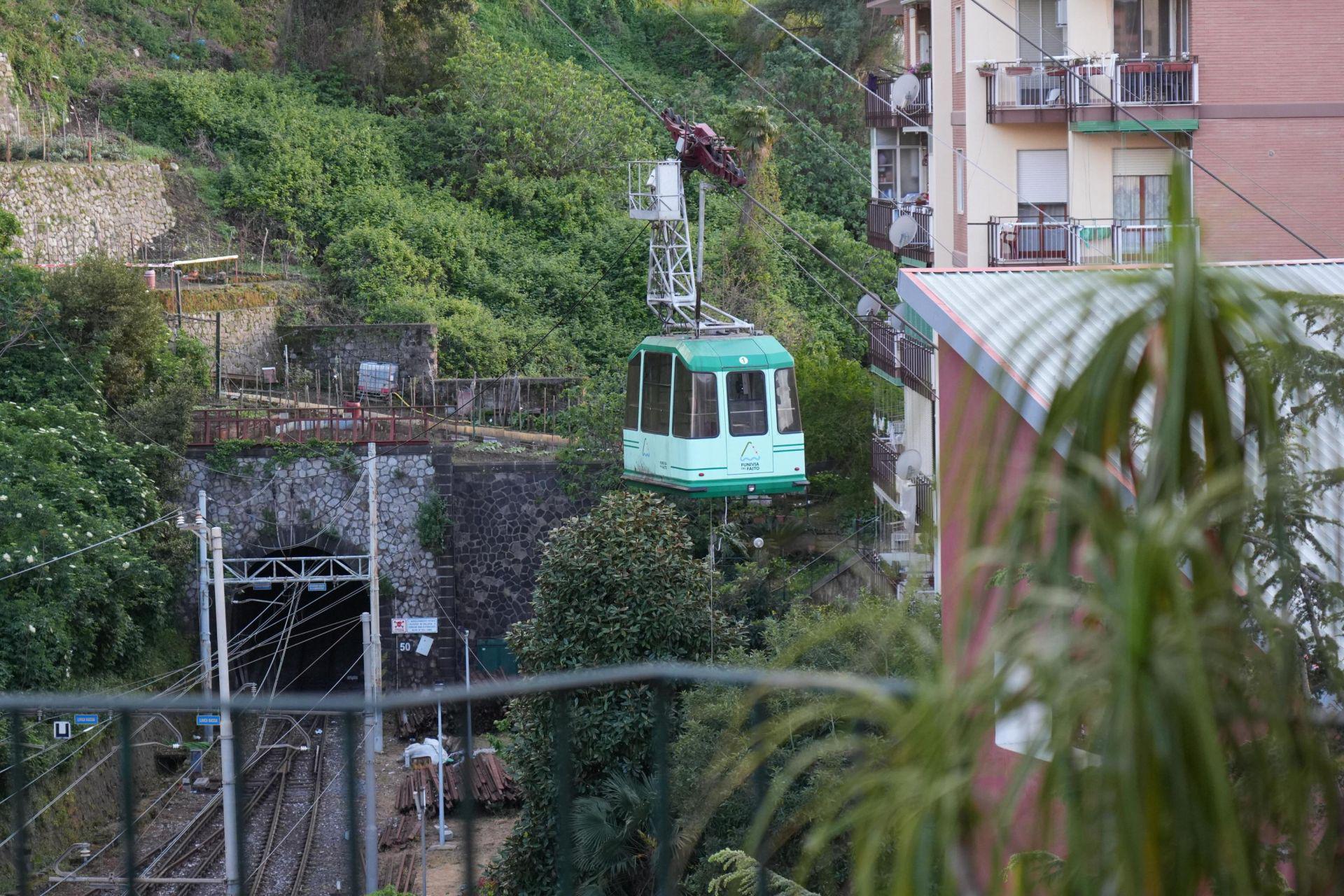 V nesreči žičnice pri Neaplju več mrtvih