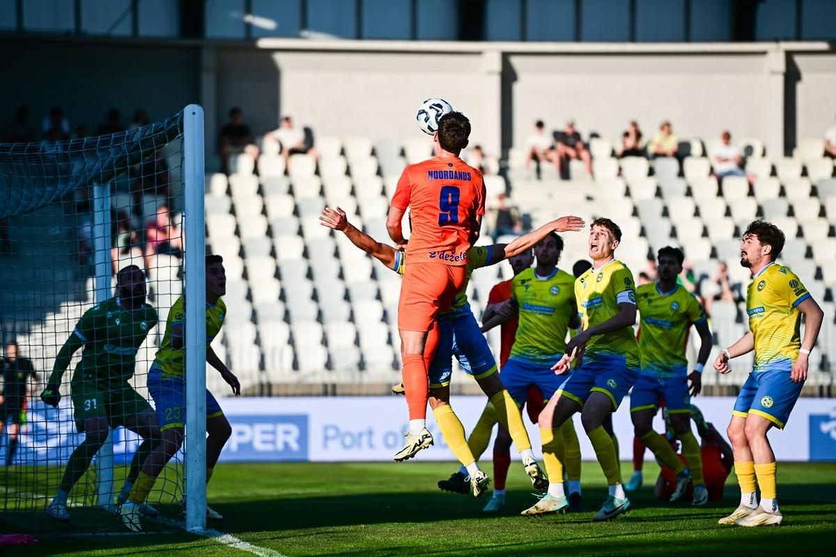Na Bonifiki se je zbralo 1000 gledalcev. Foto: www.alesfevzer.com Na Bonifiki se je zbralo 1000 gledalcev. Foto: www.alesfevzer.com