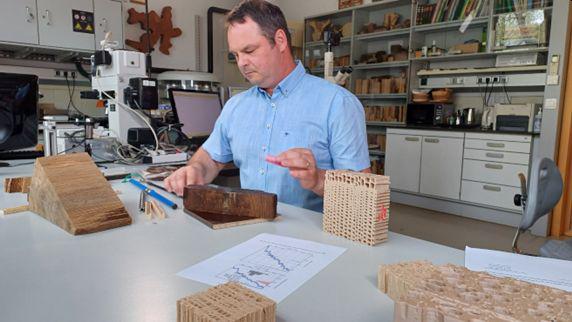 Profesor Maks Merela, biotehniška fakulteta v Ljubljani. Foto: Darja Korez Korenčan Profesor Maks Merela, biotehniška fakulteta v Ljubljani. Foto: Darja Korez Korenčan