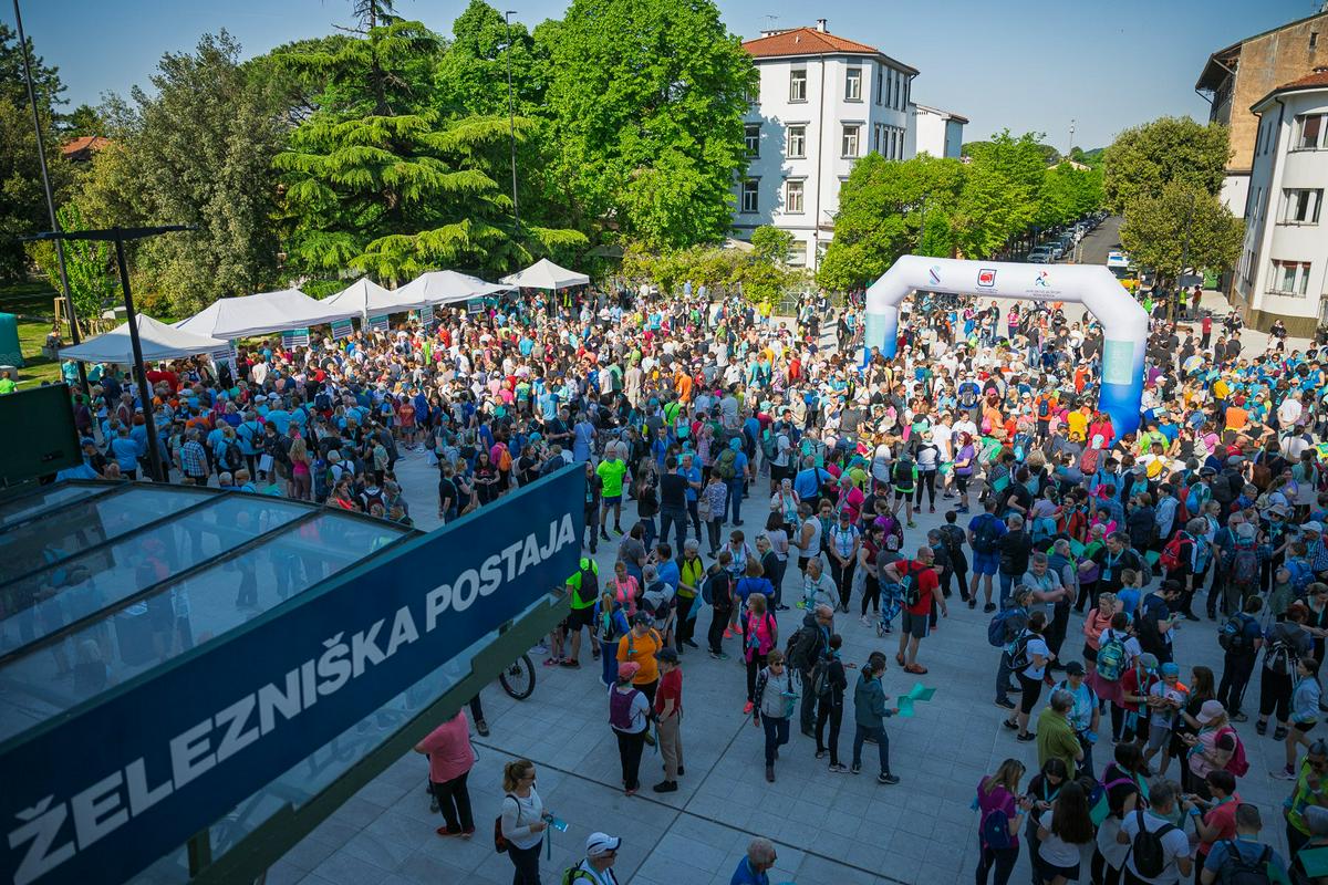 Na Trgu Evrope se je začel brezmejni Pohod prijateljstva, prvi dogodek v nizu prireditev s skupnim naslovom Pohod za Evropo, ki bodo potekale vse do 10. maja. Foto: GO! 2025 Na Trgu Evrope se je začel brezmejni Pohod prijateljstva, prvi dogodek v nizu prireditev s skupnim naslovom Pohod za Evropo, ki bodo potekale vse do 10. maja. Foto: GO! 2025