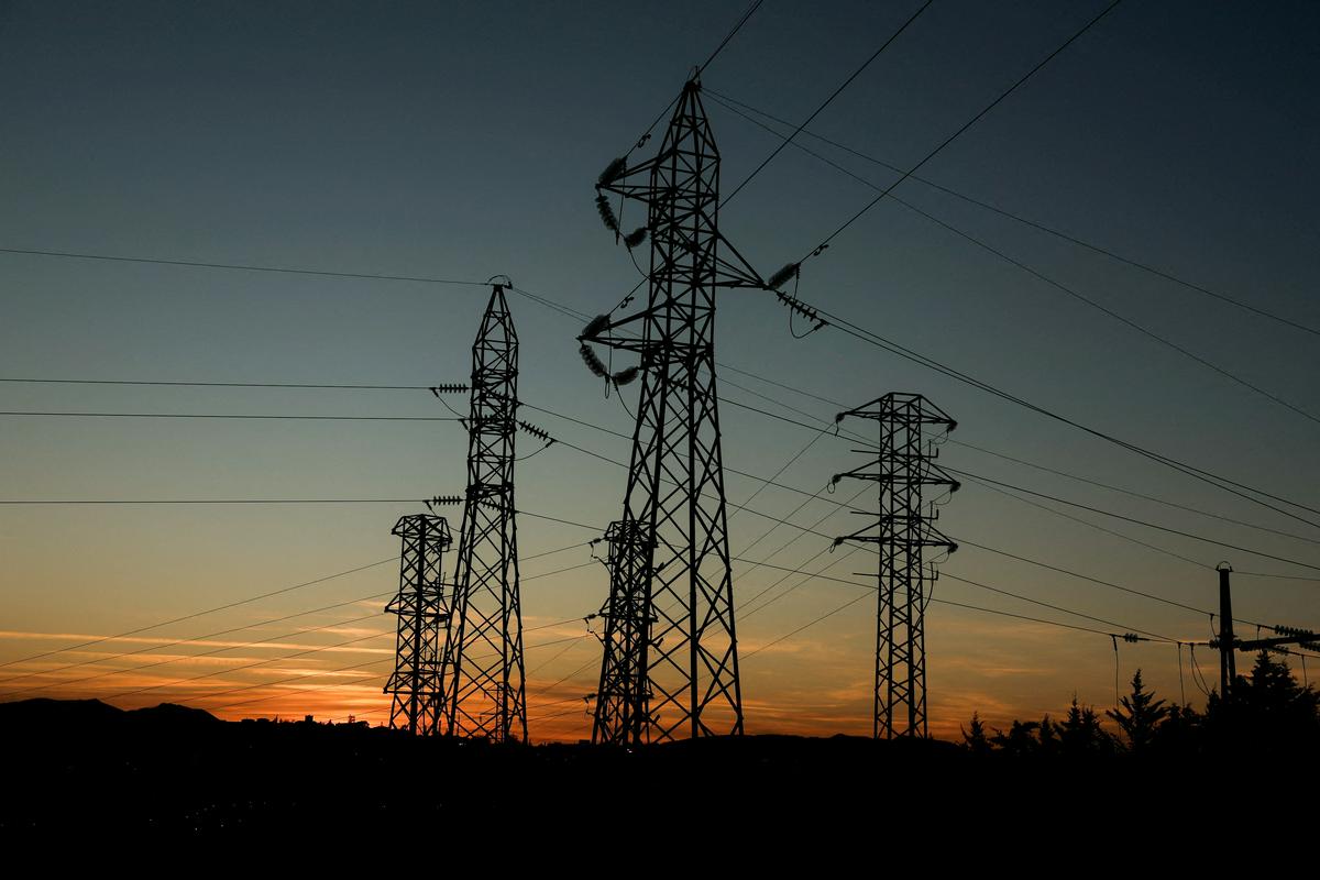 Špansko električno omrežje je slabo povezano z omrežji članic EU-ja. Foto: Reuters Špansko električno omrežje je slabo povezano z omrežji članic EU-ja. Foto: Reuters