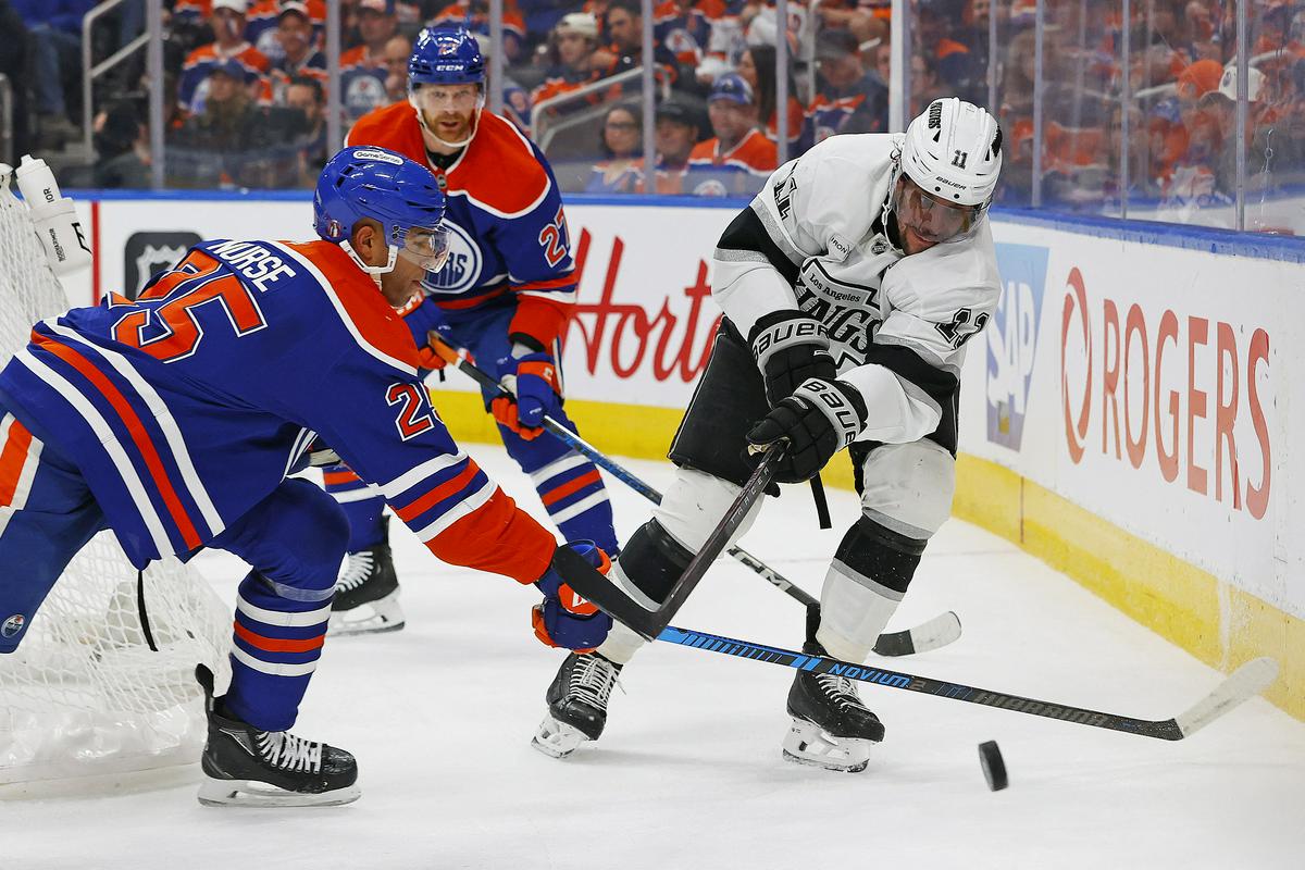 Anže Kopitar je odigral 19. sezono v Ligi NHL. Foto: Reuters Anže Kopitar je odigral 19. sezono v Ligi NHL. Foto: Reuters