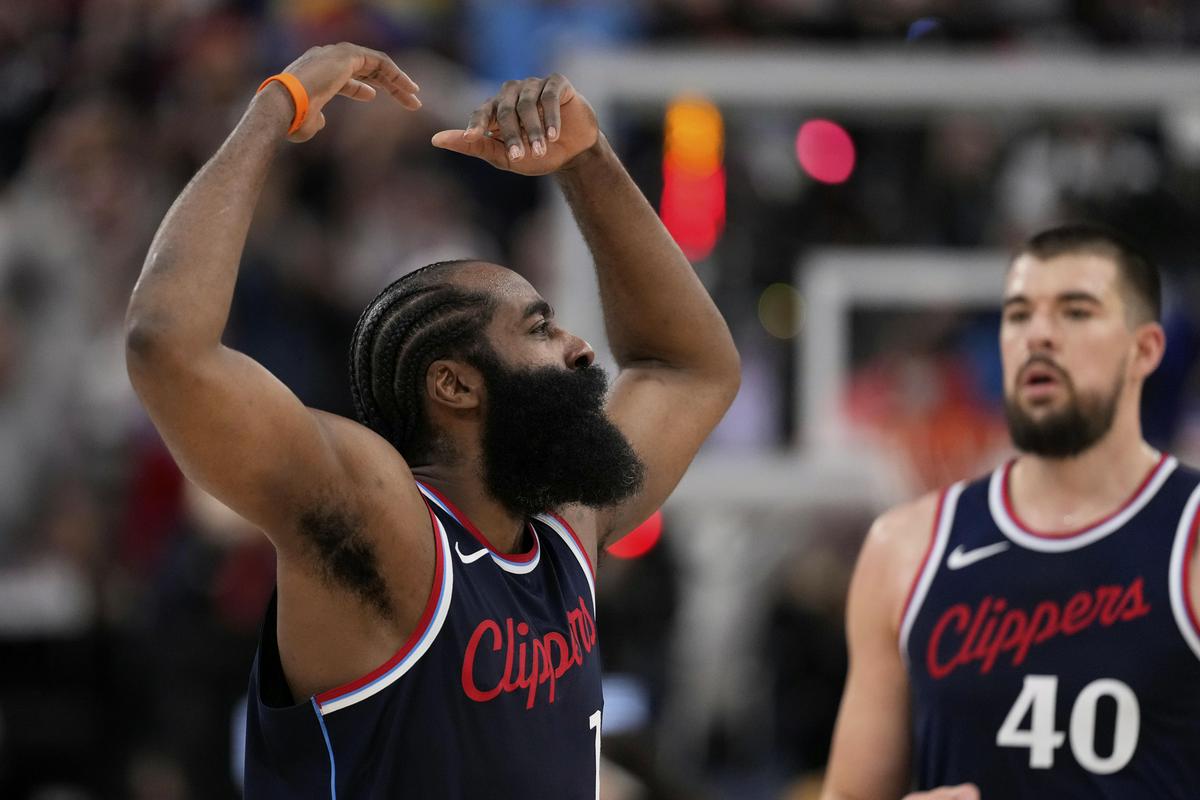 James Harden je bil gonilna sila Clippersov v napadu, Ivica Zubac pa se je izkazal v obrambi. Foto: AP James Harden je bil gonilna sila Clippersov v napadu, Ivica Zubac pa se je izkazal v obrambi. Foto: AP