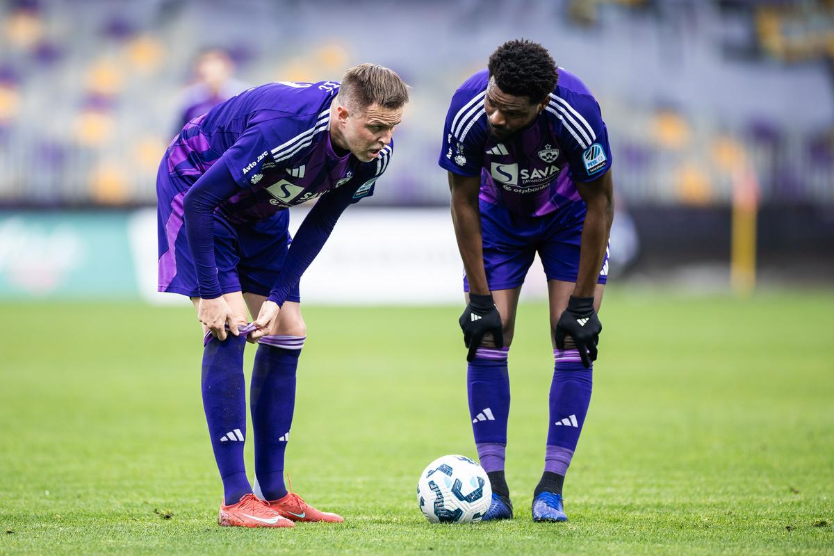 Josip Iličić in Benjamin Tetteh želita preložiti slavje zmajev. Foto: www.alesfevzer.com Josip Iličić in Benjamin Tetteh želita preložiti slavje zmajev. Foto: www.alesfevzer.com