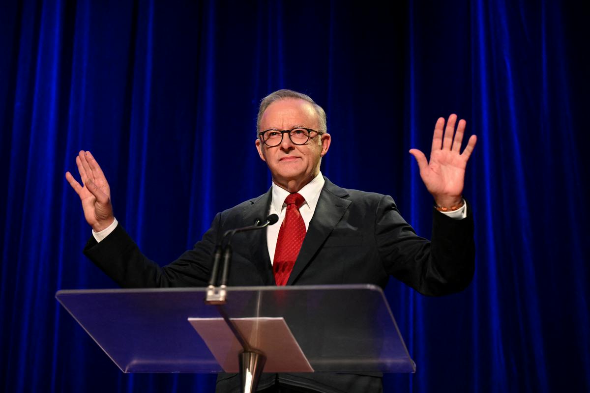 Albanese je drugi premier po dvajsetih letih, ki je bil znova izvoljen. Foto: Reuters Albanese je drugi premier po dvajsetih letih, ki je bil znova izvoljen. Foto: Reuters