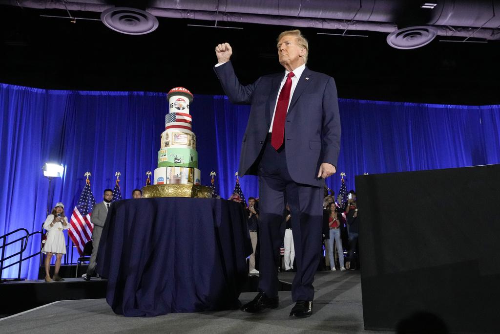 Trumpov 79. rojstni dan sovpada z 250-letnico ameriške vojske. Foto: AP Trumpov 79. rojstni dan sovpada z 250-letnico ameriške vojske. Foto: AP