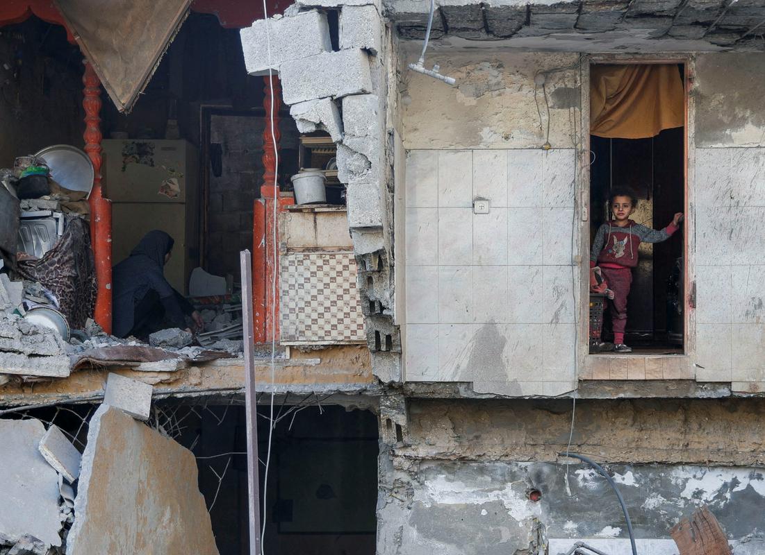 Poškodovana hiša v Han Junisu. Foto: Reuters Poškodovana hiša v Han Junisu. Foto: Reuters