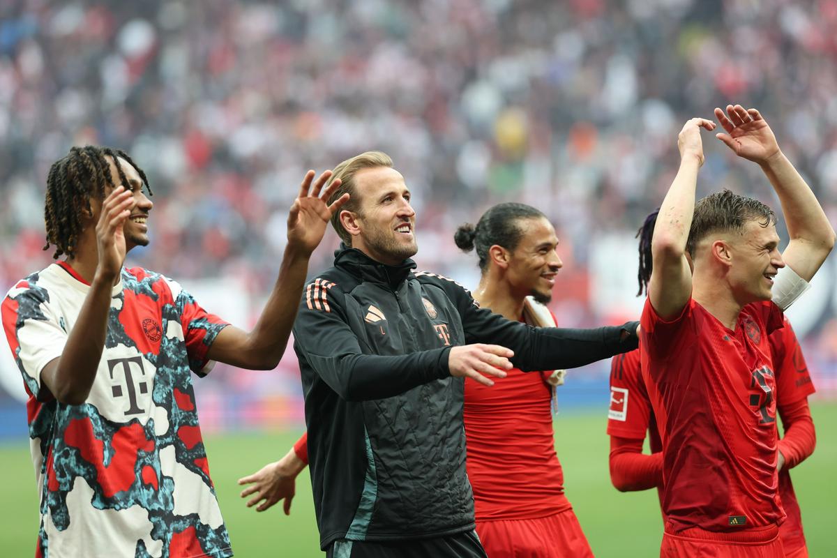 Harry Kane je trpel na tribuni, po koncu tekme pa je bil nasmejan. Foto: EPA Harry Kane je trpel na tribuni, po koncu tekme pa je bil nasmejan. Foto: EPA