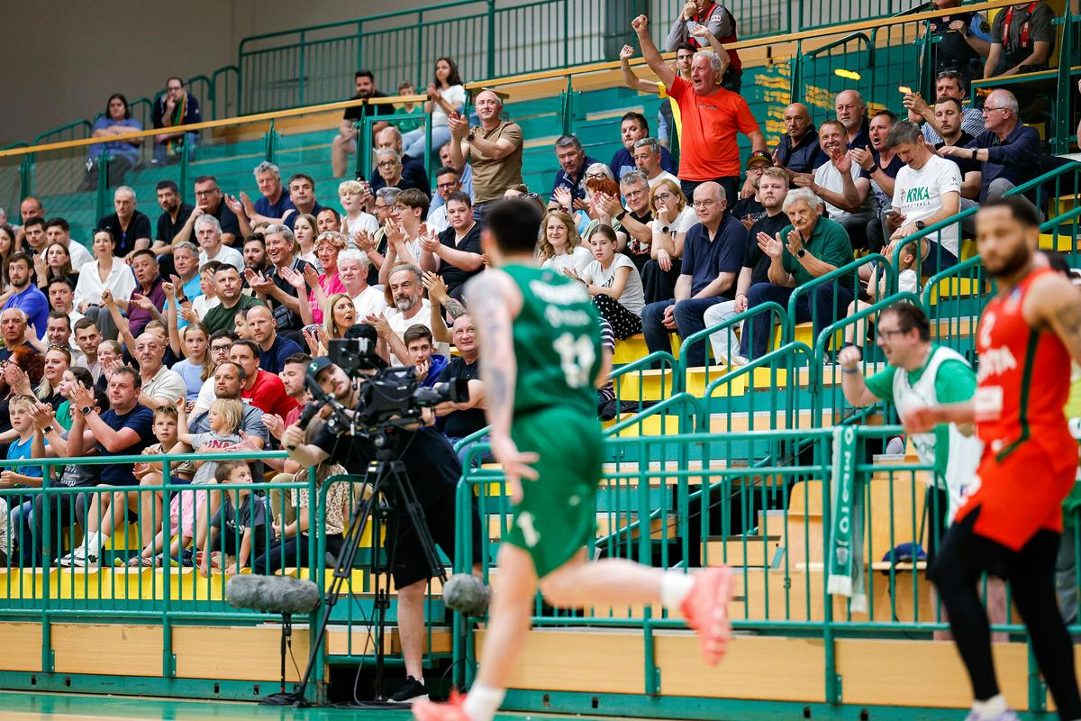 Cedevita Olimpija in Krka bosta igrali v Ligi ABA tudi naslednje leto, tam pa se ji bo mogoče pridružila tudi Ilirija, ki v finalni seriji proti Bosni iz Sarejava vodi z 1:0 v zmagah. Foto: www.alesfevzer.com Cedevita Olimpija in Krka bosta igrali v Ligi ABA tudi naslednje leto, tam pa se ji bo mogoče pridružila tudi Ilirija, ki v finalni seriji proti Bosni iz Sarejava vodi z 1:0 v zmagah. Foto: www.alesfevzer.com