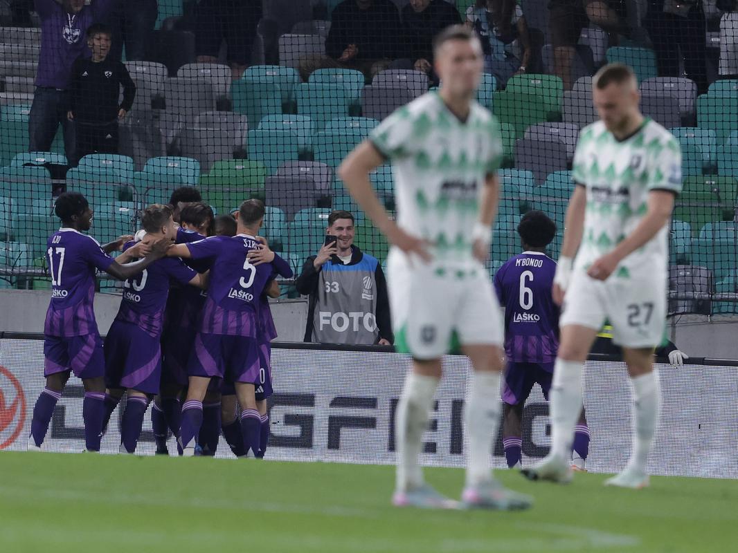 Mariborčani slavijo v Ljubljani. Foto: BoBo/Borut Živulović Mariborčani slavijo v Ljubljani. Foto: BoBo/Borut Živulović
