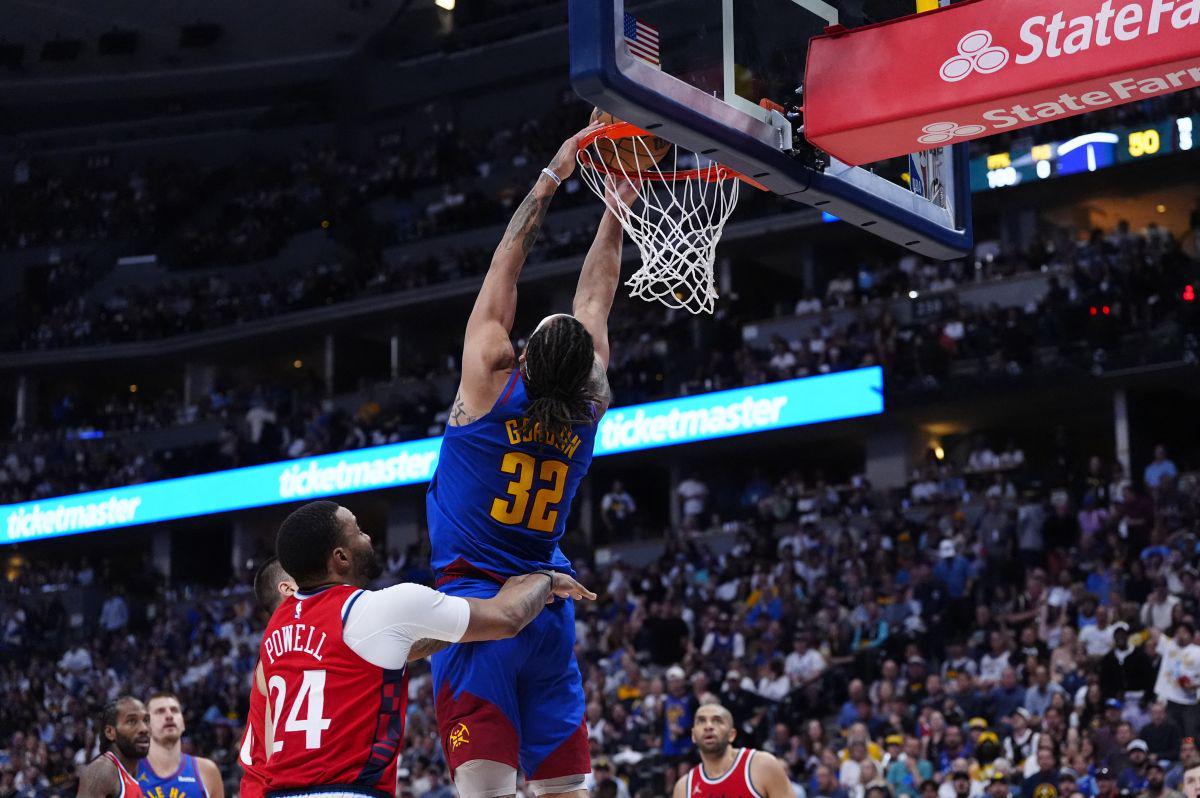 Vodilna strelca Denverja Nikola Jokić in Jamal Murray nista posebej izstopala v napadu (vsak je dosegel po 16 točk), sta pa zato svoje povprečje presegla Aaron Gordon (22 točk) in Christian Braun (21). Foto: Reuters Vodilna strelca Denverja Nikola Jokić in Jamal Murray nista posebej izstopala v napadu (vsak je dosegel po 16 točk), sta pa zato svoje povprečje presegla Aaron Gordon (22 točk) in Christian Braun (21). Foto: Reuters