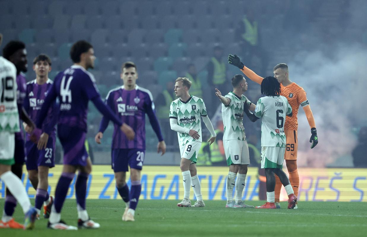 Ob 15. uri Olimpija - Maribor