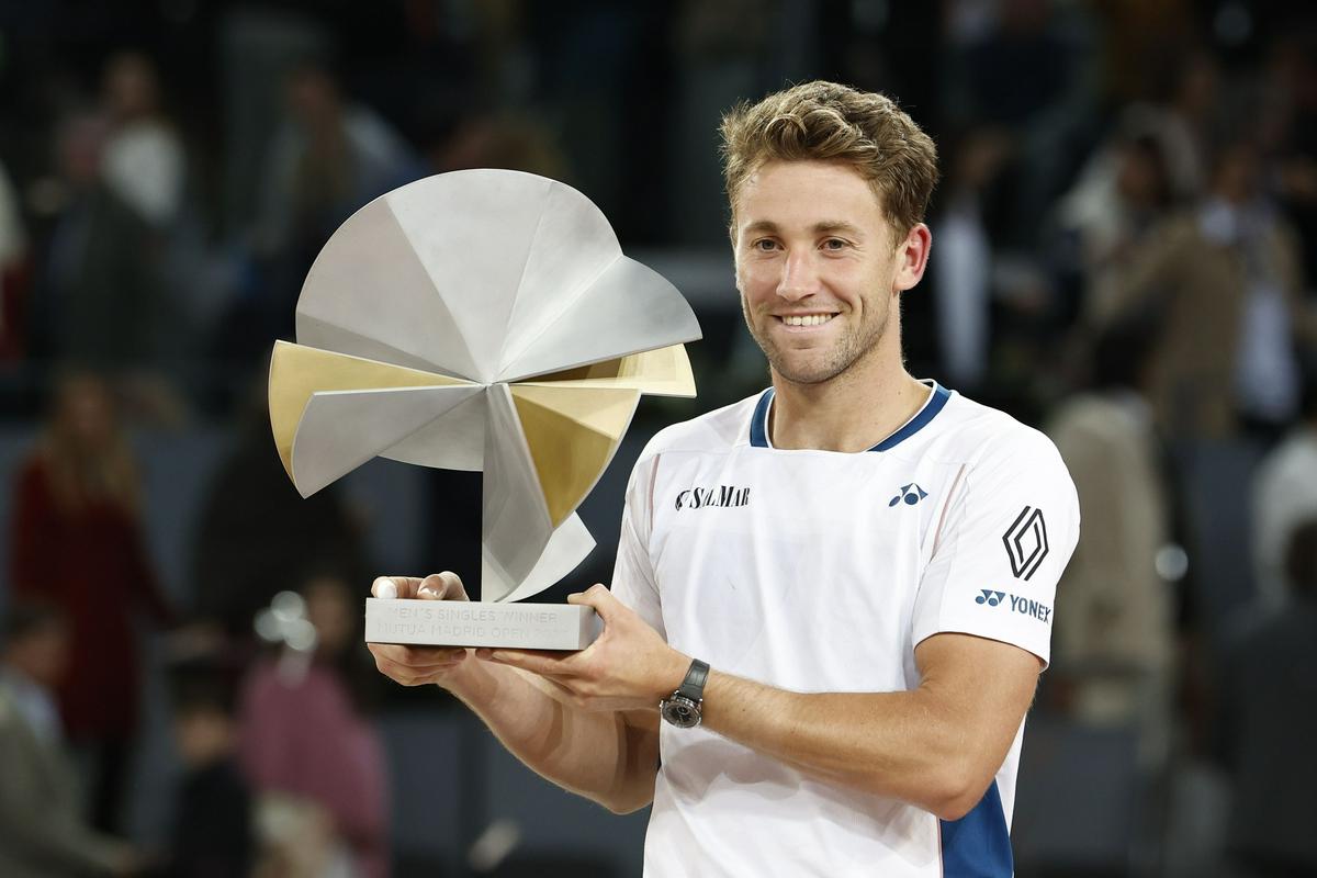 Casper Ruud bo med glavnimi favoriti tudi na Roland Garrosu, kjer je dvakrat izgubil v finalu. Leta 2022 ga je ugnal Rafael Nadal, predlani pa Novak Đoković. Foto: EPA Casper Ruud bo med glavnimi favoriti tudi na Roland Garrosu, kjer je dvakrat izgubil v finalu. Leta 2022 ga je ugnal Rafael Nadal, predlani pa Novak Đoković. Foto: EPA