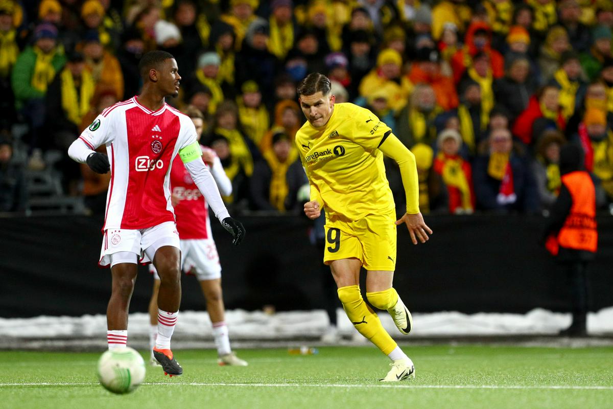 Za Djurgarden je Žugelj zaigral na devetih tekmah in prispeval en gol v švedskem pokalu, medtem ko je za Bodo/Glimt v letu 2024 kljub poškodbam zbral 26 tekem in tri gole ter tri podaje. Foto: EPA Za Djurgarden je Žugelj zaigral na devetih tekmah in prispeval en gol v švedskem pokalu, medtem ko je za Bodo/Glimt v letu 2024 kljub poškodbam zbral 26 tekem in tri gole ter tri podaje. Foto: EPA