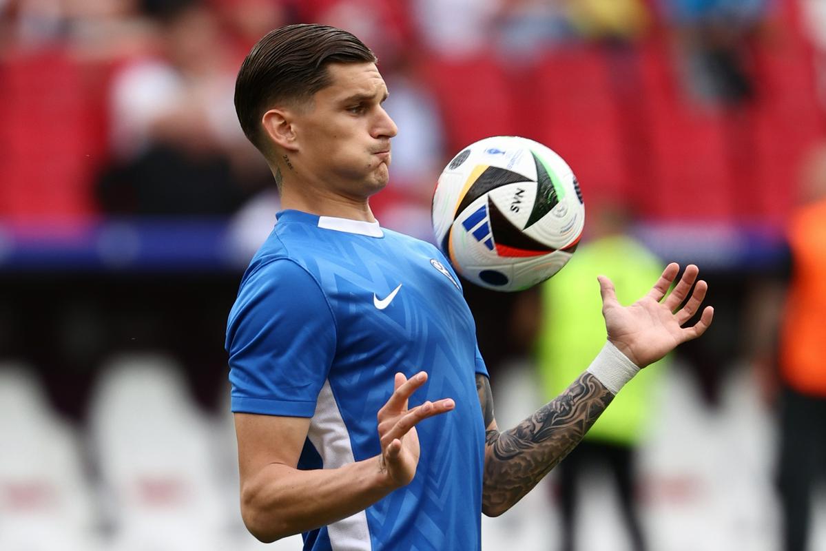 Za člansko reprezentanco je desni krilni napadalec zaigral zgolj na tekmi z Bolgarijo tik pred Eurom 2024, v zadnjem letu pa zaradi poškodb ni bil vpoklican za tekme Lige narodov. Foto: EPA Za člansko reprezentanco je desni krilni napadalec zaigral zgolj na tekmi z Bolgarijo tik pred Eurom 2024, v zadnjem letu pa zaradi poškodb ni bil vpoklican za tekme Lige narodov. Foto: EPA