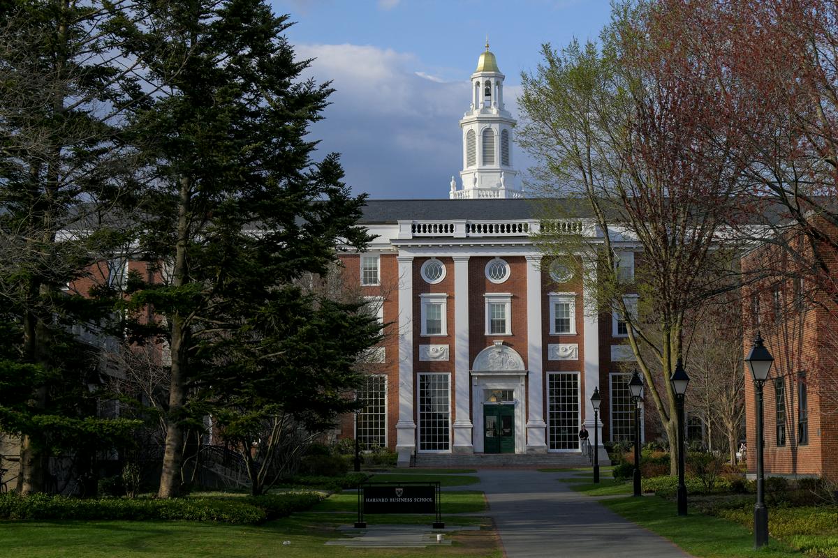 Harvard je najstarejša in najbogatejša ameriška univerza. Foto: Reuters Harvard je najstarejša in najbogatejša ameriška univerza. Foto: Reuters