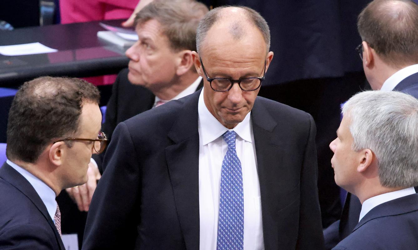 Nikdar se še ni zgodilo, da kandidat za kanclerja po uspešnih koalicijskih pogajanjih ne bi bil izvoljen v prvem krogu glasovanja, kar se je zgodilo Merzu. Foto: EPA Nikdar se še ni zgodilo, da kandidat za kanclerja po uspešnih koalicijskih pogajanjih ne bi bil izvoljen v prvem krogu glasovanja, kar se je zgodilo Merzu. Foto: EPA