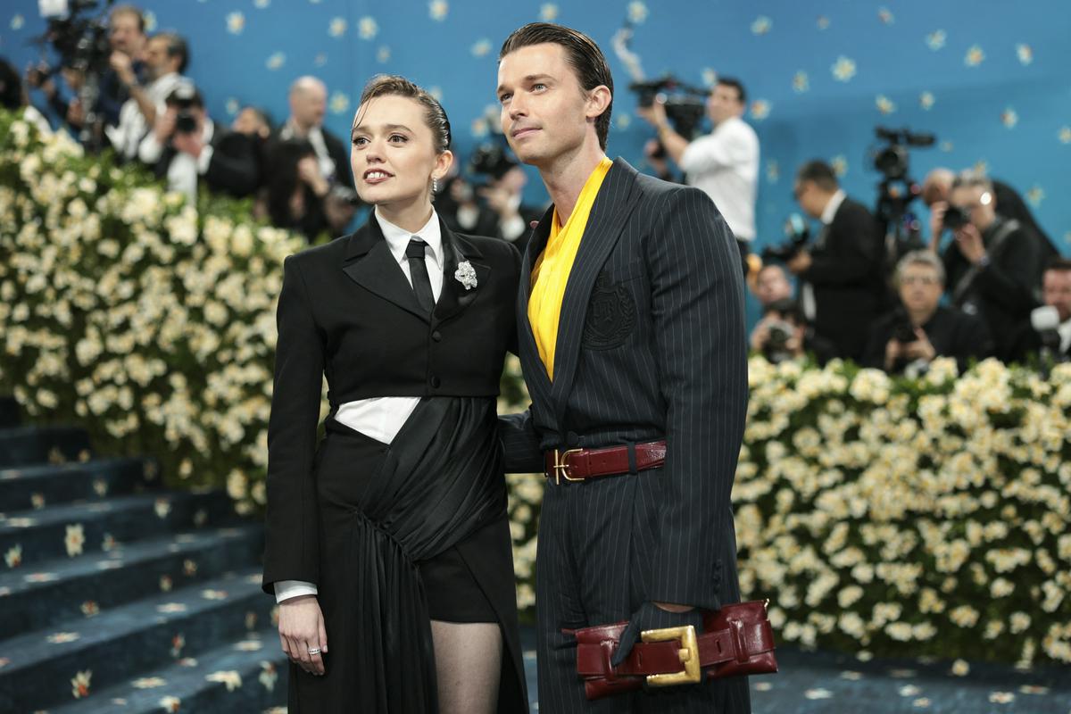 Aimee Lou se je na Met Gala oklepala soigralca Patricka Schwarzeneggerja. Foto: Reuters Aimee Lou se je na Met Gala oklepala soigralca Patricka Schwarzeneggerja. Foto: Reuters