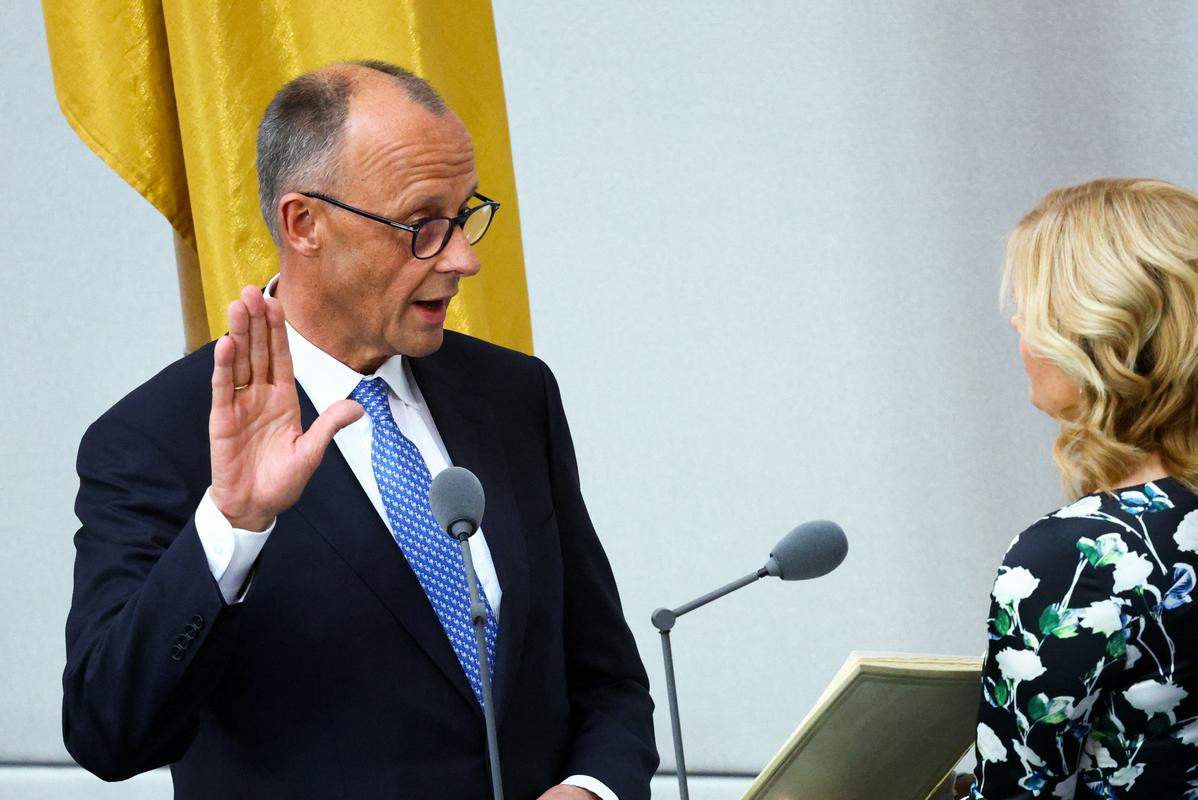 Nikdar se še ni zgodilo, da kandidat za kanclerja po uspešnih koalicijskih pogajanjih ne bi bil izvoljen v prvem krogu glasovanja, kar se je zgodilo Merzu. Foto: Reuters Nikdar se še ni zgodilo, da kandidat za kanclerja po uspešnih koalicijskih pogajanjih ne bi bil izvoljen v prvem krogu glasovanja, kar se je zgodilo Merzu. Foto: Reuters