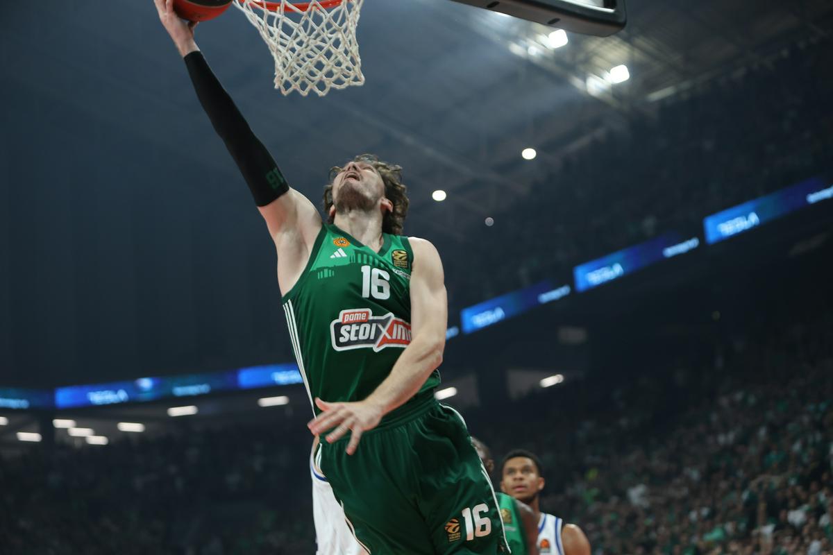 V Atenah je z 28 točkami blestel Cedi Osman. Foto: EPA V Atenah je z 28 točkami blestel Cedi Osman. Foto: EPA