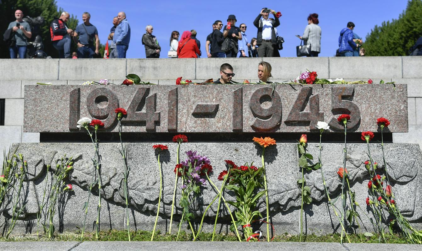 "Dlje kot smo oddaljeni od druge svetovne vojne, bolj pozabljamo, kakšne grozote so se dogajale"