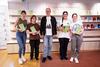 Najbolj pridni bralci Bralne značke letos prejmejo pravkar kronanega prejemnika desetnice