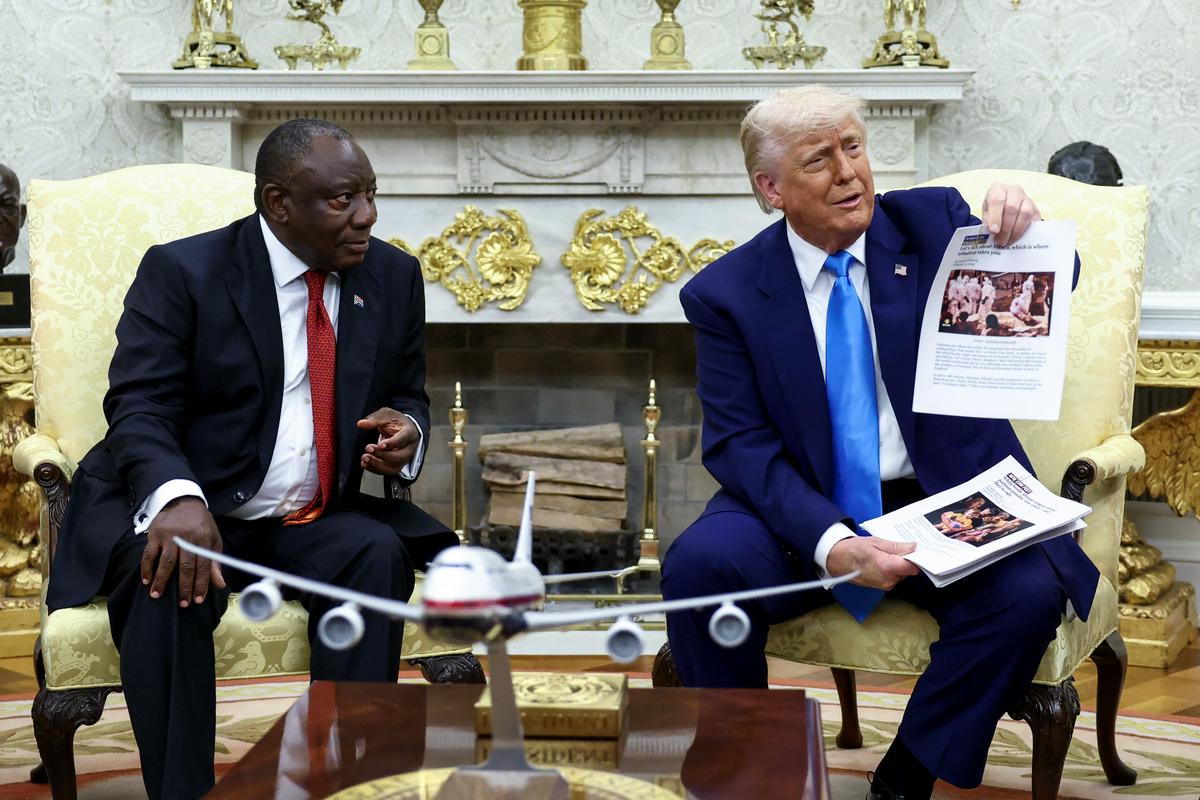 Trump v Beli hiši napadel južnoafriškega predsednika z obtožbami "pokola belcev"