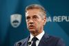 Premier Golob začenja niz pogovorov o obrambnih referendumih, najprej z ustavnimi pravniki