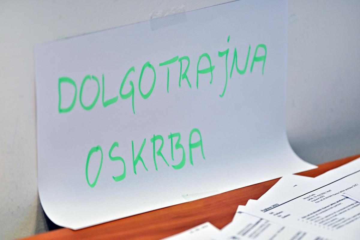 Ministrstvo: Na družbenih omrežjih se širijo lažne informacije o dolgotrajni oskrbi