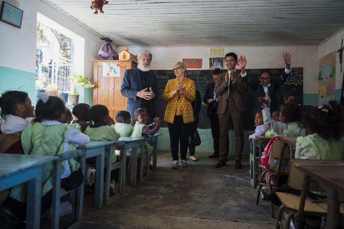 Nataša Pirc Musar na Madagaskarju odprla novo šolo