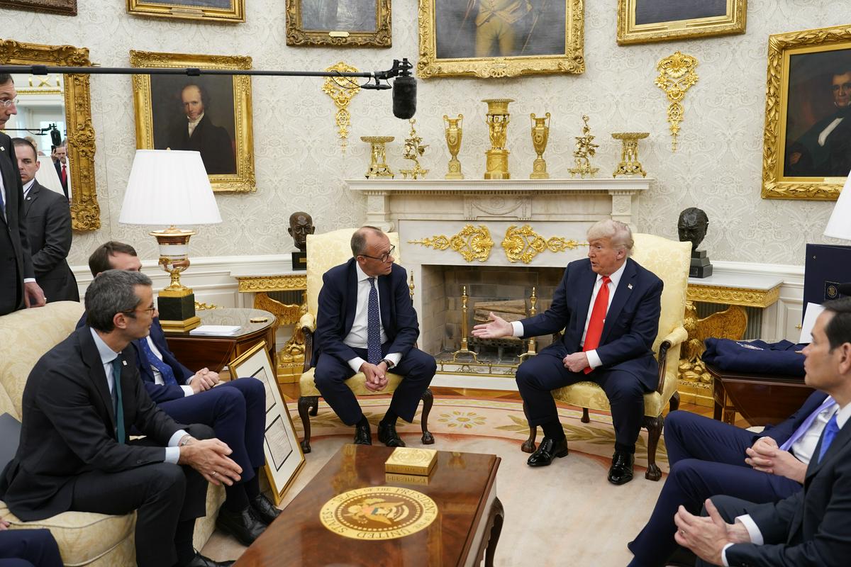 Merz v Beli hiši pozval Trumpa, naj poveča pritisk na Rusijo