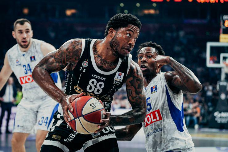 Partizan v razprodani Areni povedel v finalni seriji