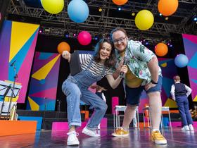 Čist hud žur na Kongresnem trgu (voditelja) Foto: Adrian Pregelj / RTV Slovenija