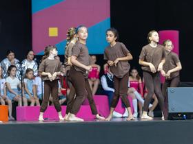 Čist hud žur na Kongresnem trgu (SURIKATE 007, Konservatorij za glasbo in balet, Ljubljana) Foto: Adrian Pregelj / RTV Slovenija