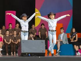 Čist hud žur na Kongresnem trgu (ŽIVA in LARA – STEP, Kazina Obala, Izola) Foto: Adrian Pregelj / RTV Slovenija