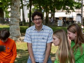 Čist hud žur na Kongresnem trgu (voditelj Rok Škrlep, ki je bil v občinstvu). Foto: Adrian Pregelj / RTV Slovenija