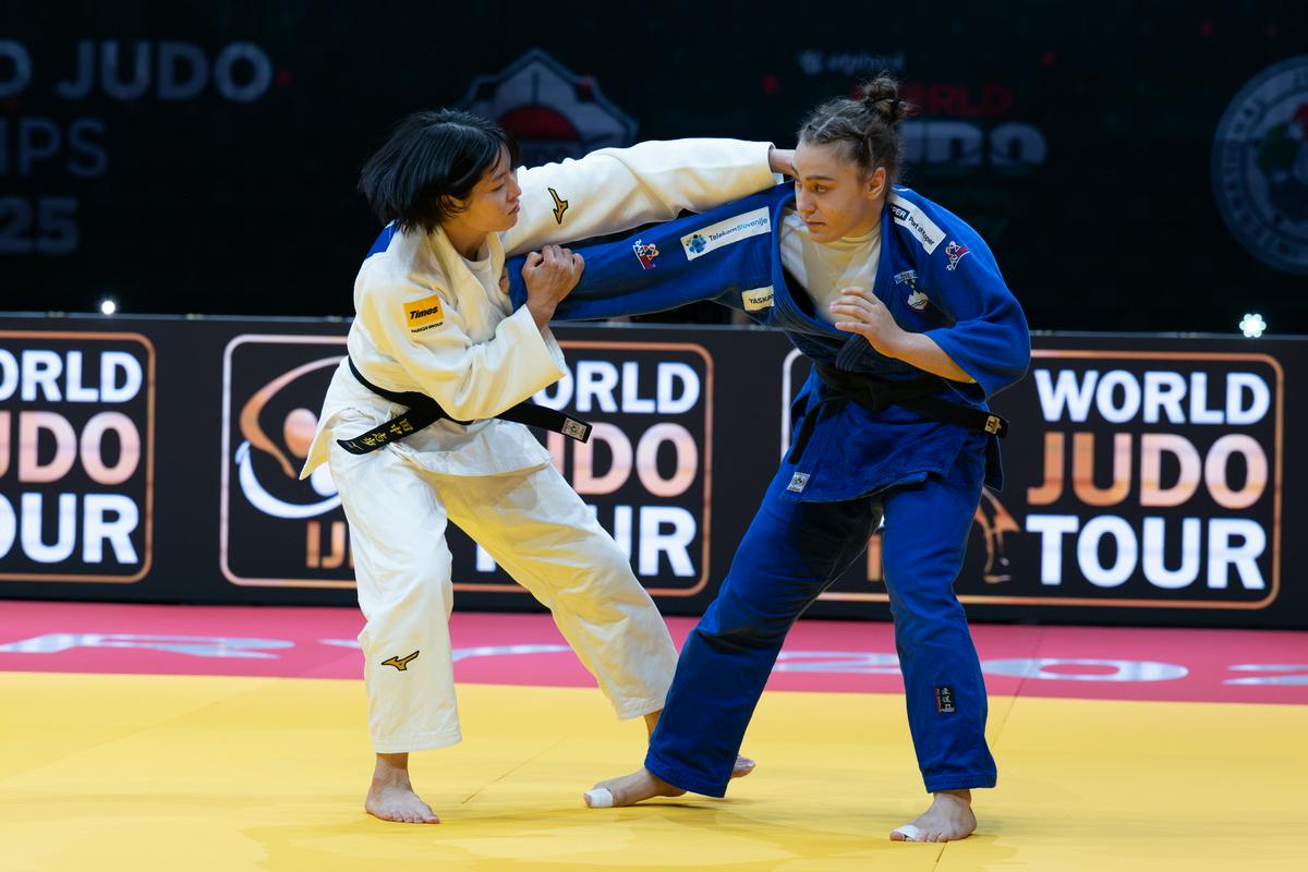 Kaja Schuster po enakovrednem boju izpadla proti Japonki