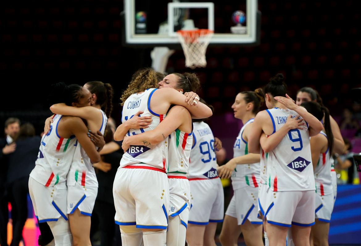 Francozinje v polfinale z visoko zmago, Italijanke po podaljšku