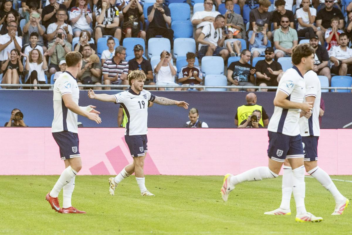 Elliott z dvema goloma popeljal Angleže v finale