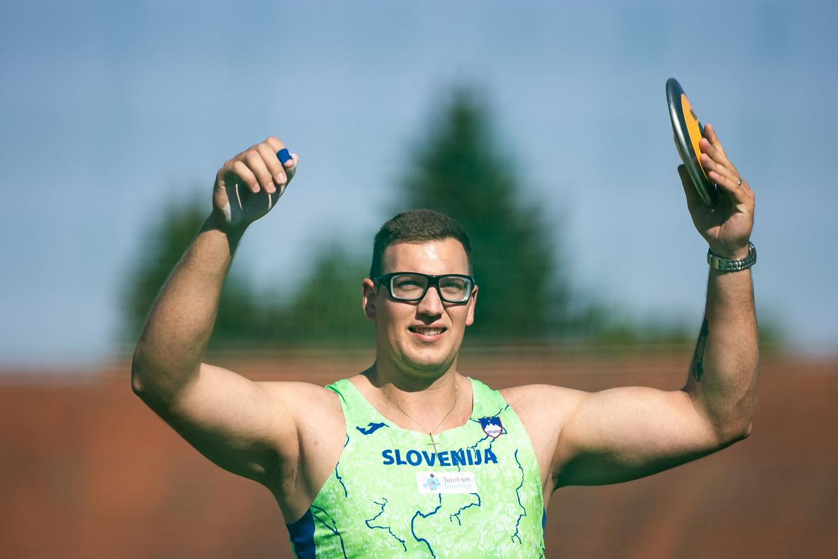 Čeh prek 67 m v metu diska in prek 17 m v suvanju krogle